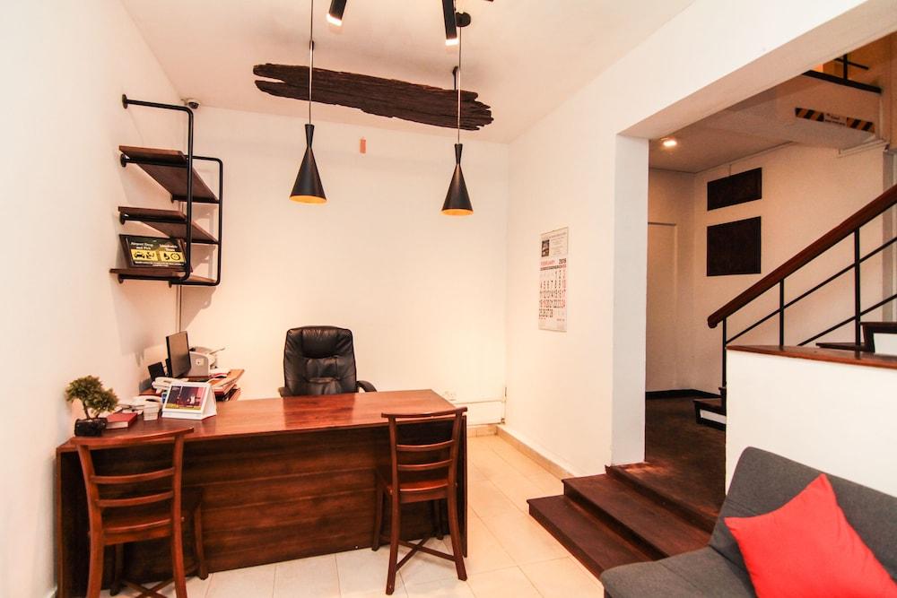 Aca Accommodation Коломбо Екстериор снимка