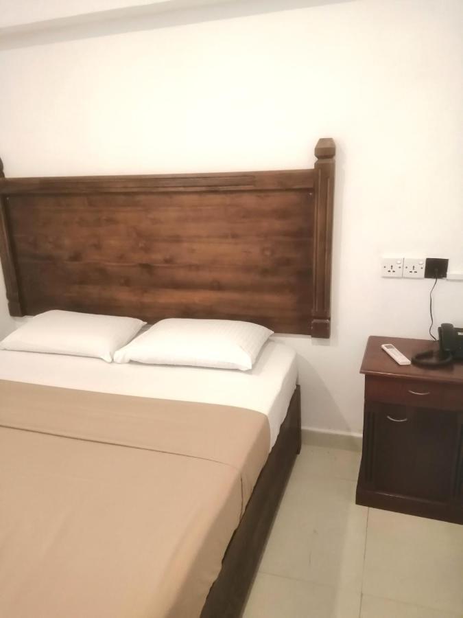 Aca Accommodation Коломбо Екстериор снимка