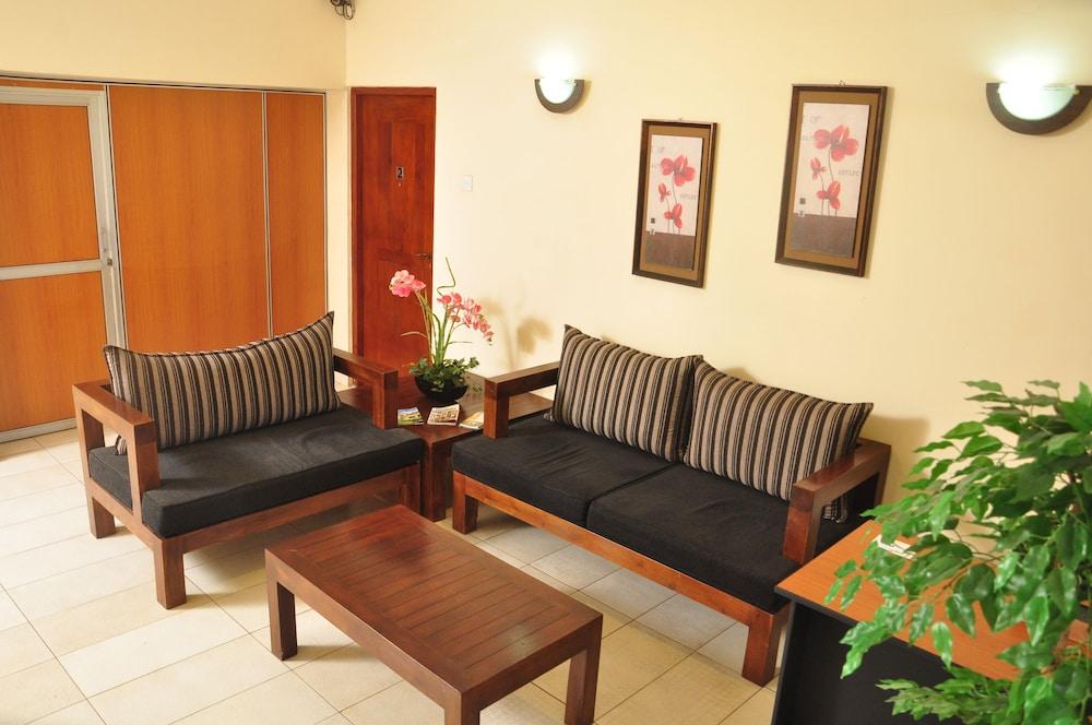 Aca Accommodation Коломбо Екстериор снимка